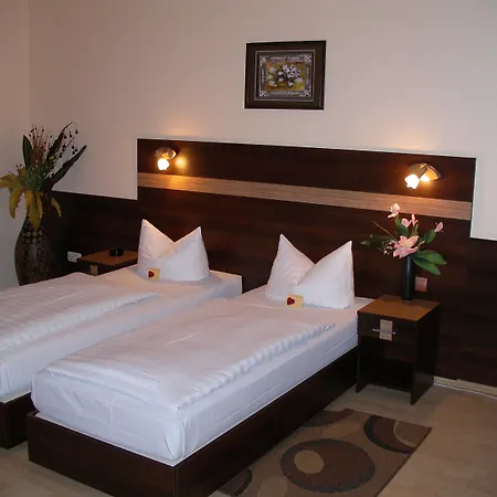 Elbe Street 34 Otel 3*