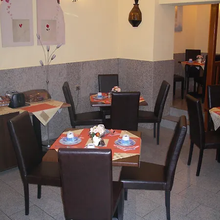 Elbe Street 34 Otel 3*